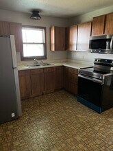 1320 E Pearl St in Sioux Falls, SD - Foto de edificio - Building Photo