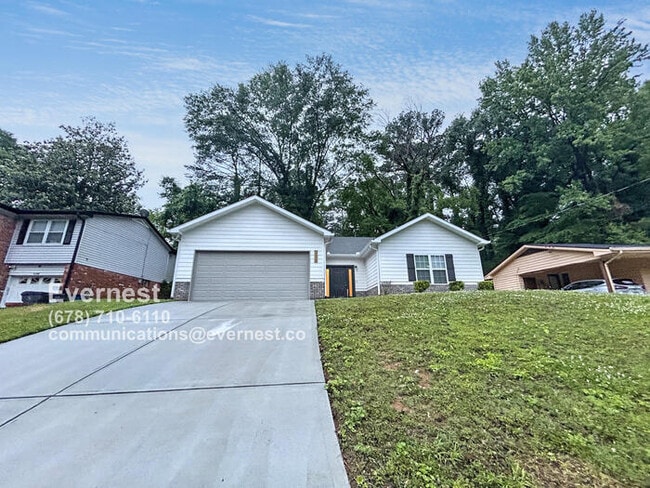 property at 2935 Laurel Ln