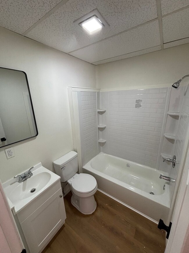 1815 Harding Blvd in Cotter, AR - Foto de edificio - Building Photo