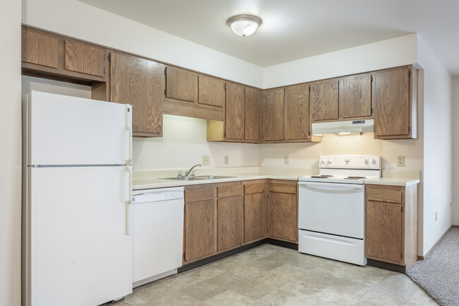 Oakridge Apartments in Marshfield, WI - Building Photo - Interior Photo