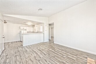 2684 Bryandouglas Dr in Las Vegas, NV - Building Photo - Building Photo