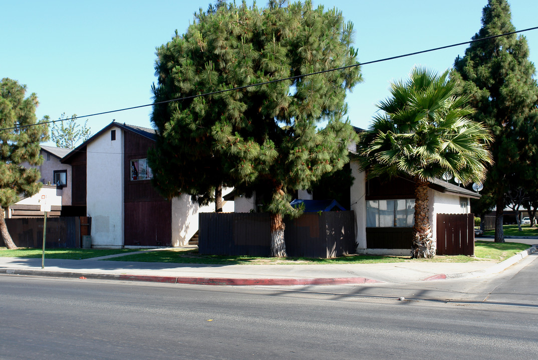 1037 W Central Ave in Santa Ana, CA - Foto de edificio