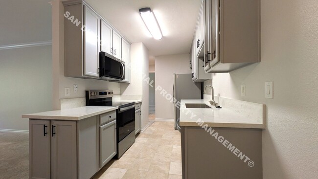 9929 Azuaga St in San Diego, CA - Building Photo - Building Photo
