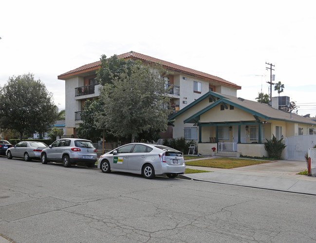 426 W Elk Ave in Glendale, CA - Foto de edificio - Building Photo