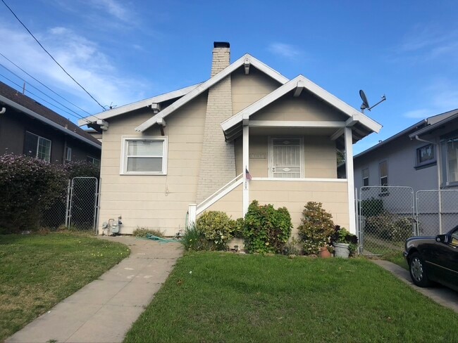 4056 Santa Rita St in Oakland, CA - Foto de edificio - Building Photo