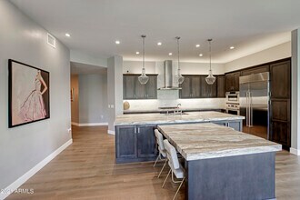 6166 N Scottsdale Rd in Paradise Valley, AZ - Building Photo - Building Photo
