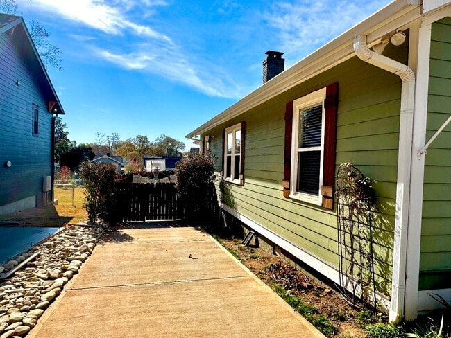 23 Sullivan St in Greenville, SC - Foto de edificio - Building Photo