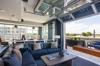 Railside at Wadsworth Station in Lakewood, CO - Foto de edificio - Building Photo