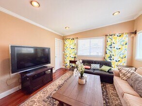 1227 Brighton Ave in Albany, CA - Building Photo - Building Photo