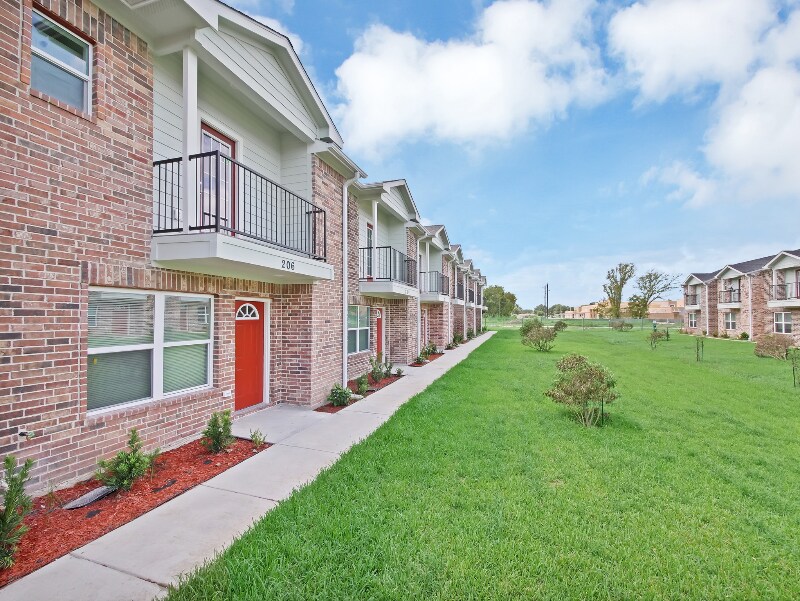 2727 Arlington Ct in Pasadena, TX - Building Photo