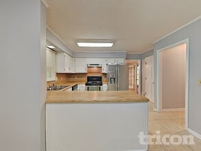 215 Comstock Ct in Lawrenceville, GA - Building Photo - Building Photo