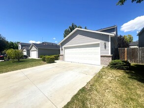 9656 W Shelborne Dr in Boise, ID - Building Photo - Building Photo