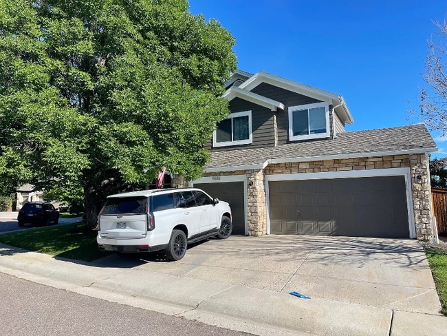 property at 5035 E Cresthill Pl