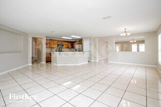 1932 Michigan Ct in Poinciana, FL - Foto de edificio - Building Photo