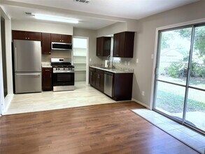 10723 Southview St in Houston, TX - Building Photo - Building Photo
