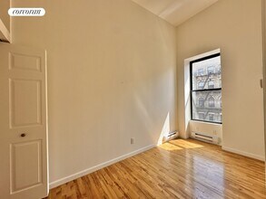 215 E 118th St in New York, NY - Building Photo - Building Photo