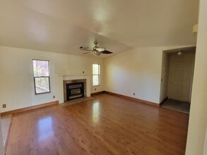 2148 Hartly Cir in Redding, CA - Foto de edificio - Building Photo