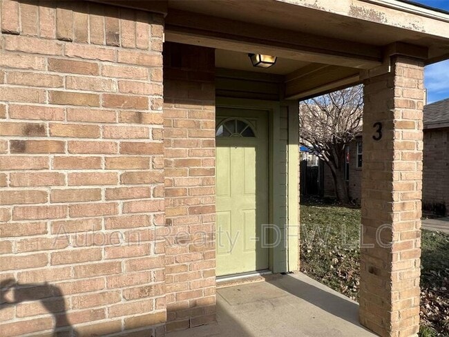 property at 121 Cambridge Dr