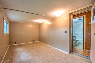 7571 Baker Hogg Rd in Vernon, BC - Building Photo - Building Photo