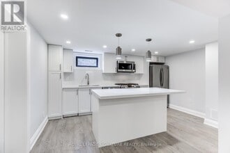 16 Boem Ave in Toronto, ON - Building Photo - Building Photo