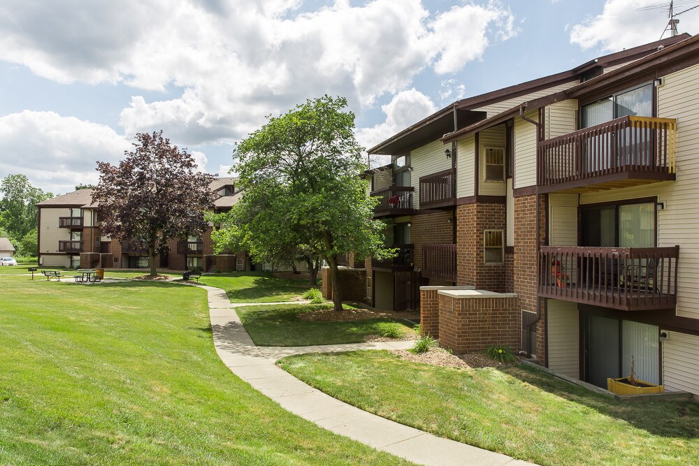 Burtons Landing Apartments in Grand Rapids, MI