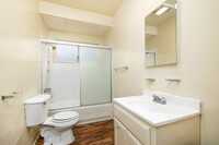 Sea Isle Apartments in Culver City, CA - Building Photo - Building Photo