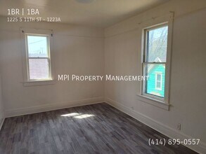 1225 S 11th St-Unit -1223A in Milwaukee, WI - Building Photo - Building Photo
