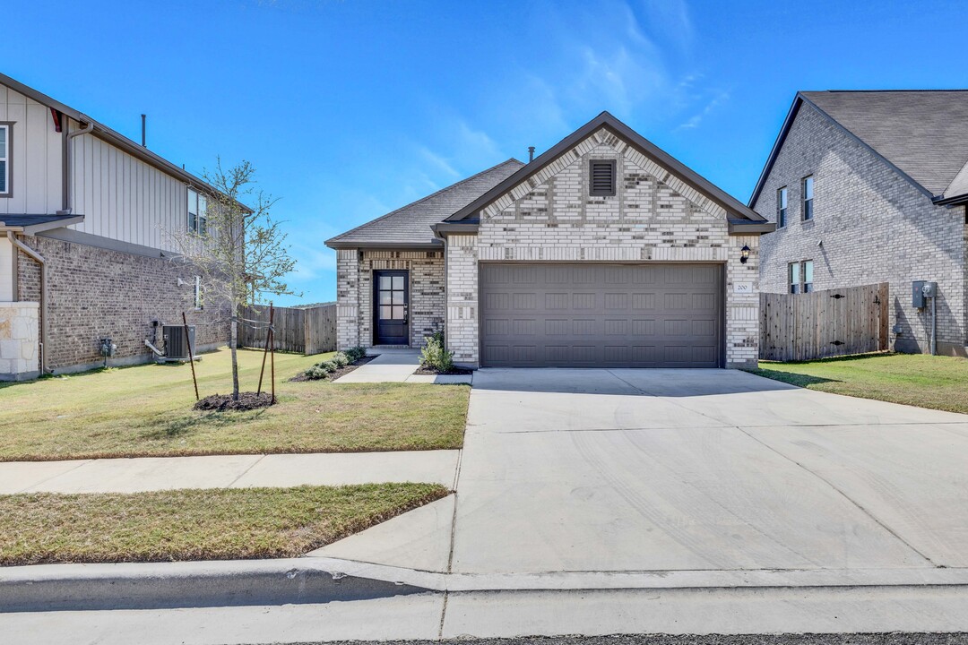 200 Small Seed in Buda, TX - Building Photo