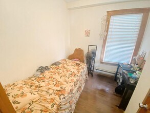 739 Parker St, Unit 3 in Boston, MA - Foto de edificio - Building Photo