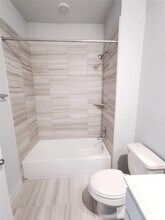 605 W South St in Leander, TX - Foto de edificio - Building Photo