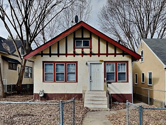 property at 3223 N Aldrich Ave