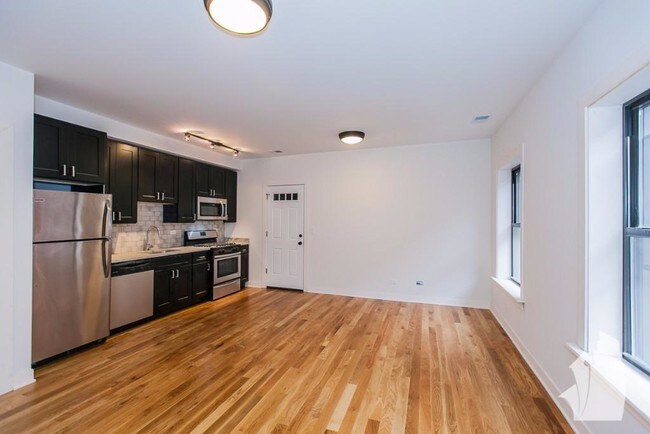 2201 W Eastwood Ave in Chicago, IL - Building Photo - Building Photo