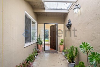 16498 LG Almaden Road in Los Gatos, CA - Building Photo - Building Photo
