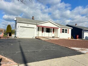 9 Westport Dr in Toms River, NJ - Building Photo - Building Photo