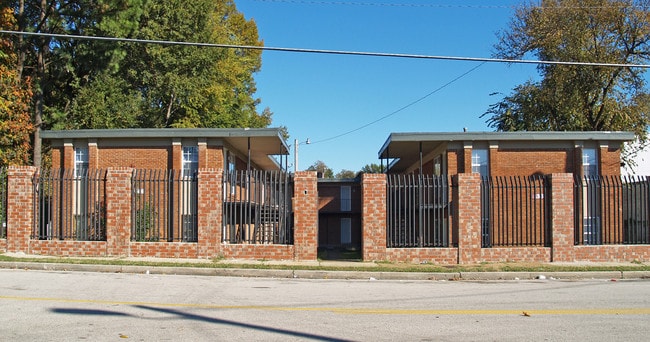 Alero Apartments in Memphis, TN - Foto de edificio - Building Photo