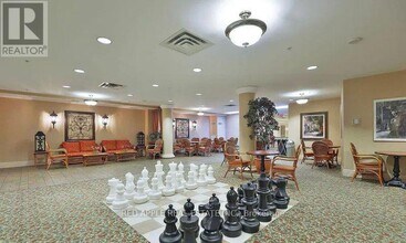 350 Princess Royal Dr in Mississauga, ON - Building Photo - Building Photo