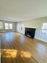 323 E Jefferson Ave in Wheaton, IL - Building Photo - Building Photo