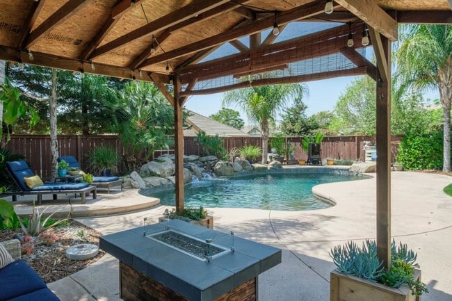 11045 E Greenbury Way in Clovis, CA - Building Photo - Building Photo