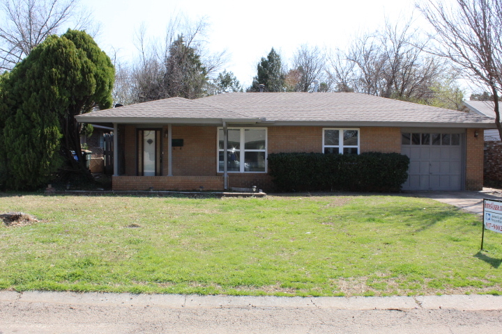 1710 Westchester Dr in The Village, OK - Building Photo