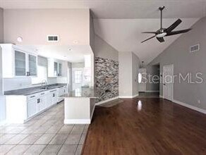 2075 Shadow Pine Dr in Brandon, FL - Building Photo - Building Photo