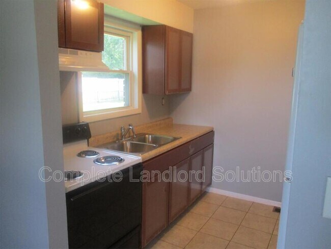 5921-5923 E Braddock Ave in Terre Haute, IN - Building Photo - Building Photo