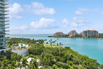 1000 S Pointe Dr, Unit 904 in Miami Beach, FL - Foto de edificio - Building Photo