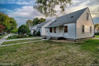 6151 Helen St in Garden City, MI - Building Photo - Building Photo