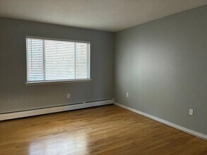 271 Main St in Farmington, CT - Foto de edificio - Building Photo