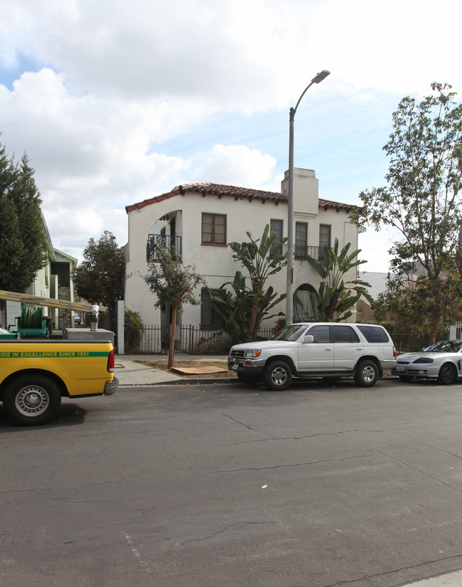 1172 N Westmoreland Ave in Los Angeles, CA - Building Photo - Building Photo