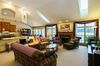 5432 W Burning Bush Ln in Mequon, WI - Building Photo - Building Photo