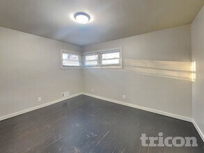 7317 Clinton Ave in Minneapolis, MN - Building Photo - Building Photo