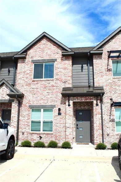 1451 Associates Ave