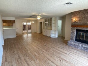 1732 Ave C in El Campo, TX - Building Photo - Building Photo
