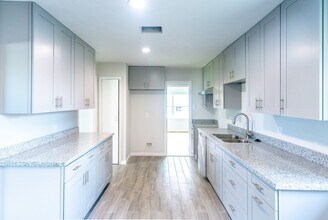 2102 Norman St in Pasadena, TX - Foto de edificio - Building Photo